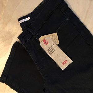 Levi’s 314 Shaping Straight Jean